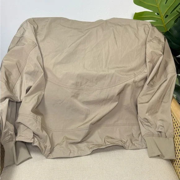 NWT Lululemon Lightweight Hem-Cinch Bomber Jacket Size XS - Picture 6 of 10